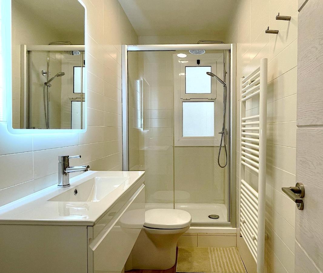 Abbott Apartment - 1 Min From The Beach - 100M2 - Sleeps 8 Sitges Dış mekan fotoğraf