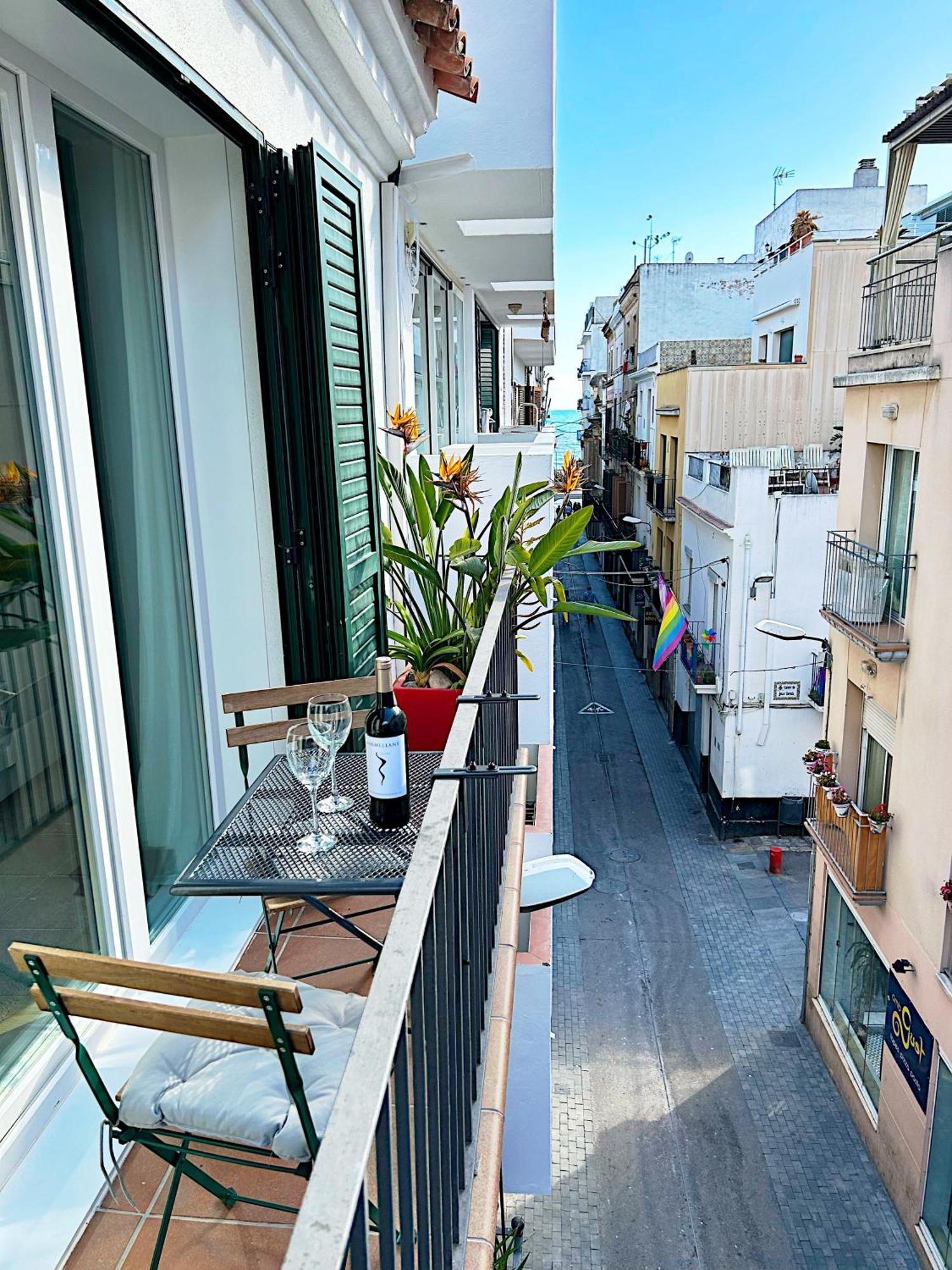 Abbott Apartment - 1 Min From The Beach - 100M2 - Sleeps 8 Sitges Dış mekan fotoğraf