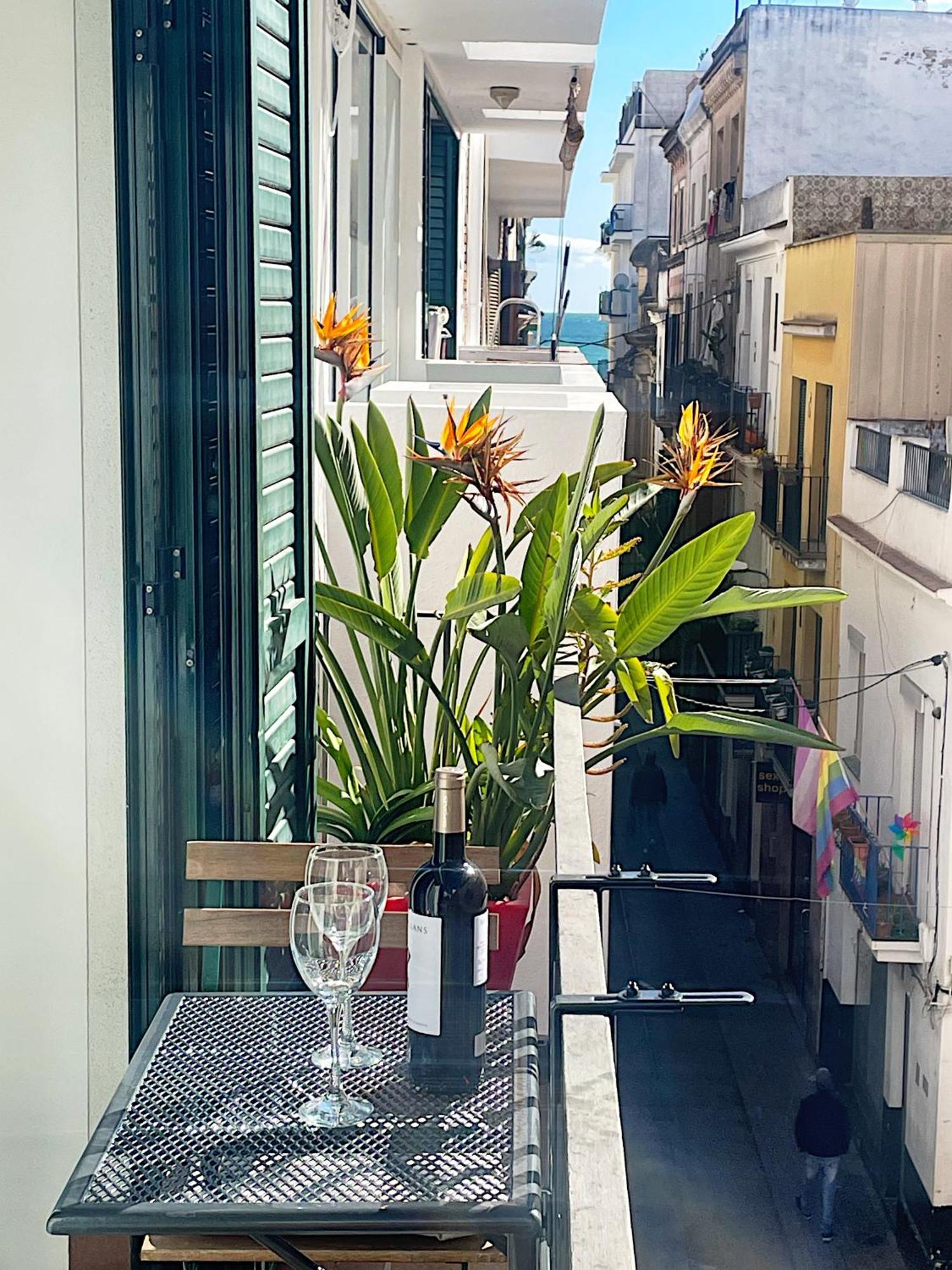Abbott Apartment - 1 Min From The Beach - 100M2 - Sleeps 8 Sitges Dış mekan fotoğraf